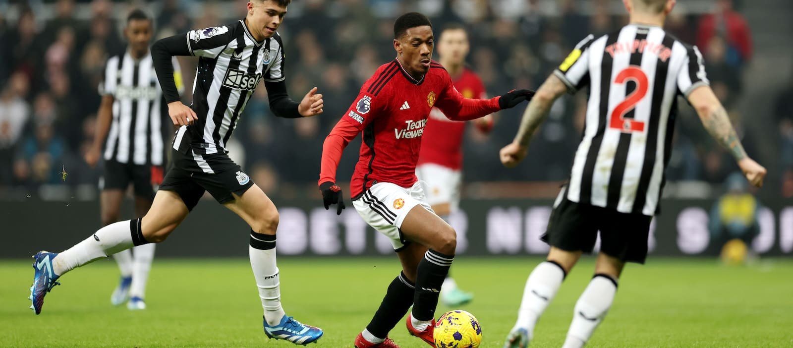 Erik ten Hag fumes at Anthony Martial for not tracking back in Manchester United’s defeat to Newcastle United – Man United News And Transfer News