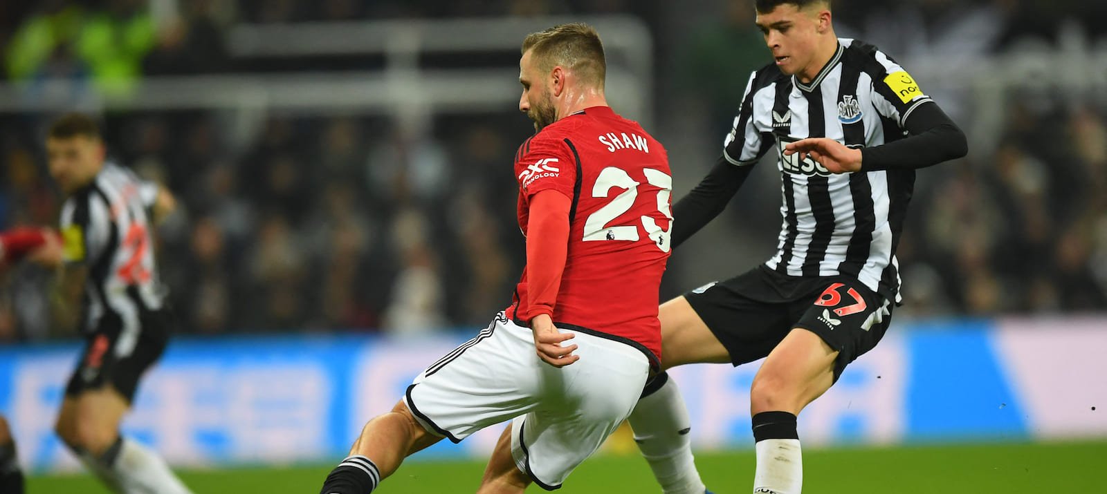 Luke Shaw struggled for Man United in Newcastle United defeat – Man United News And Transfer News