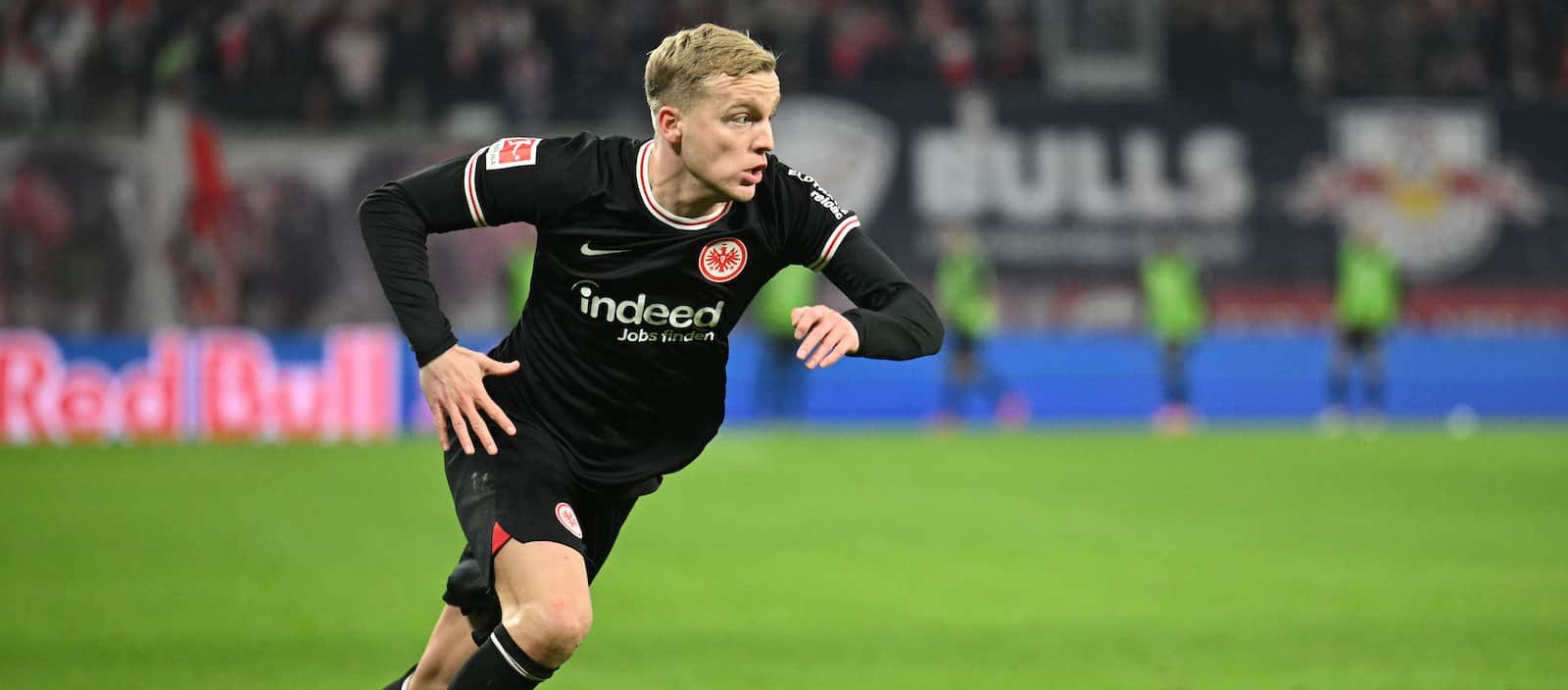 Donny van de Beek completes 65 minutes for Eintracht Frankfurt in their Bundesliga draw with Wolfsburg – Man United News And Transfer News