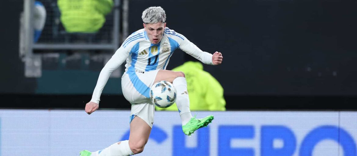 Alejandro Garnacho playing for Argentina