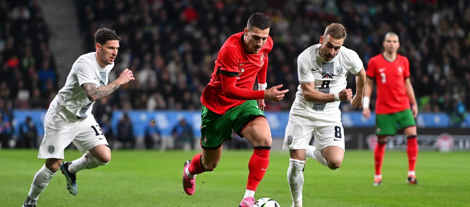 Diogo Dalot e Portugal chocados com a surpreendente derrota por 2 a 0 para a Eslovênia – Man United News and Transfer News