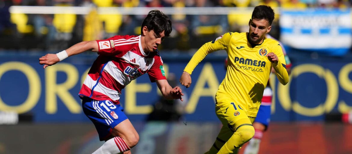 Facundo Pellstri playing for Granada