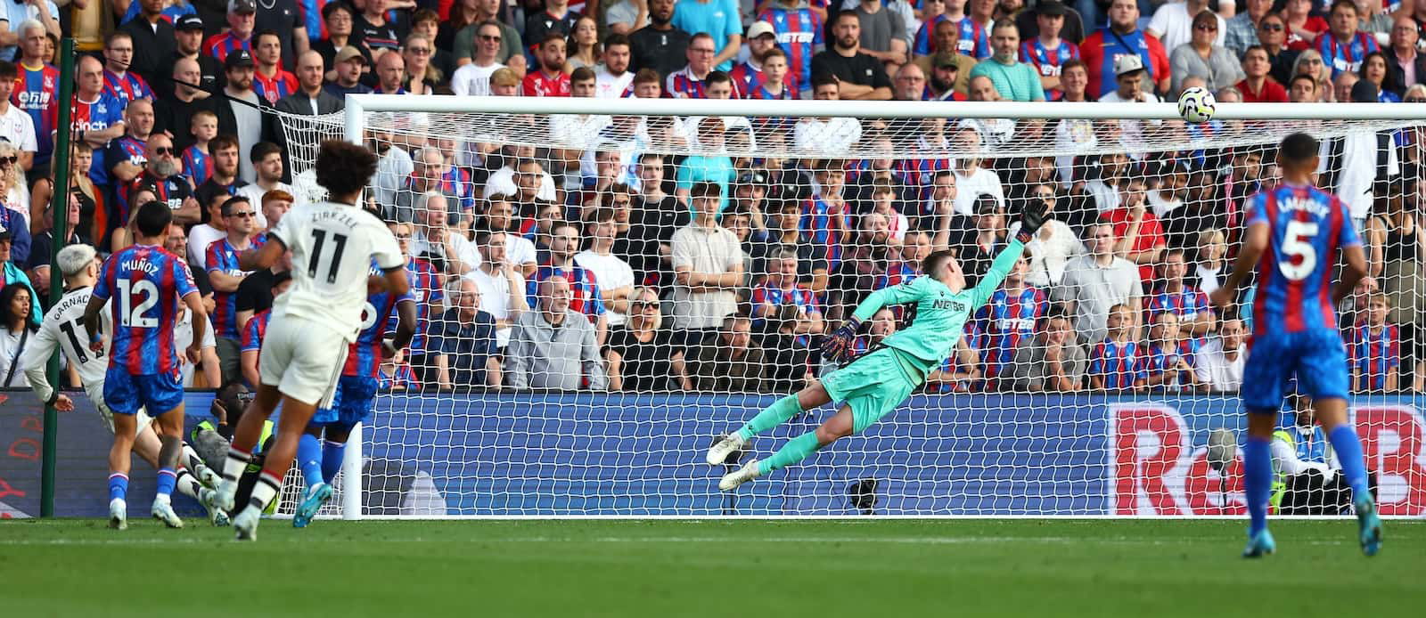 Dean Henderson named in Sofascore’s team of the week after titanic effort to deny Man United – Man United News And Transfer News